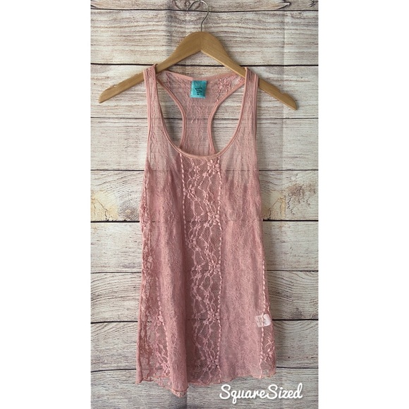 happening in the present Tops - Cute pink rose lace racerback tank top Medium